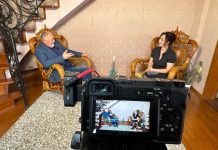 Доктор наук з Тернополя знімає безкоштовну рекламу про підприємців